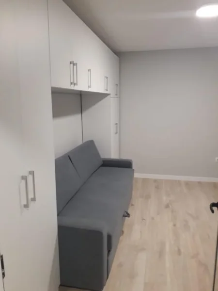 Tirane, jepet me qera garsonier 1+1 Kati 1, 40 m² 450 € 