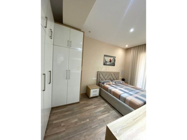 Tirane, jepet me qera apartament 2+1 Kati 3, 96 m² 550 € (MANGALEM 21)