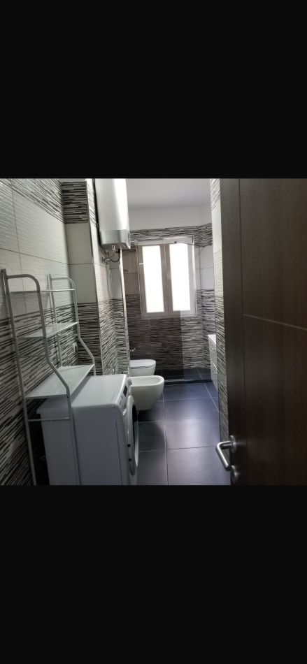 Tirane, jepet me qera apartament 2+1 Kati 1, 75 m² 600 € 
