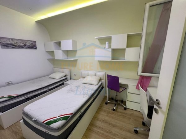 Tirane, jepet me qera apartament 2+1 Kati 1, 83 m² 600 € 