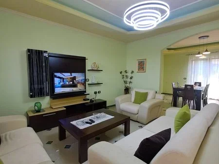 Tirane, jepet me qera apartament 2+1 Kati 2, 144 m² 520 € 