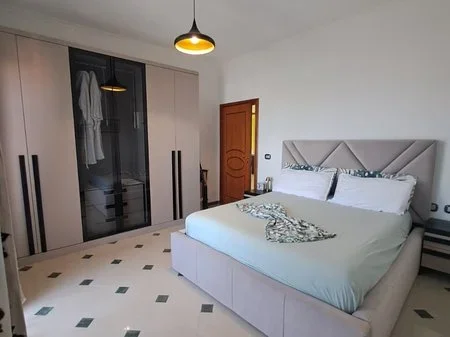 Tirane, jepet me qera apartament 2+1 Kati 2, 144 m² 520 € 