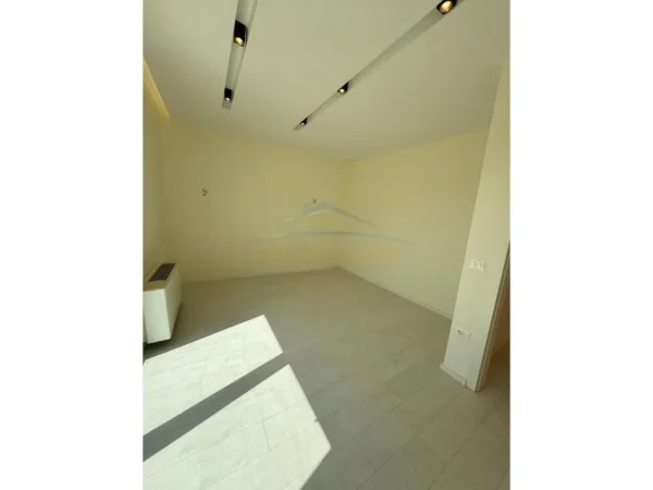 Tirane, shitet apartament 3+1+Ballkon Kati 5, 146 m² 180.000 € (Tufine)