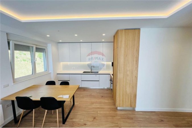 Tirane, jepet me qera apartament 2+1+Aneks+Ballkon Kati 3, 115 m² 900 € (Kompleksi FZ)
