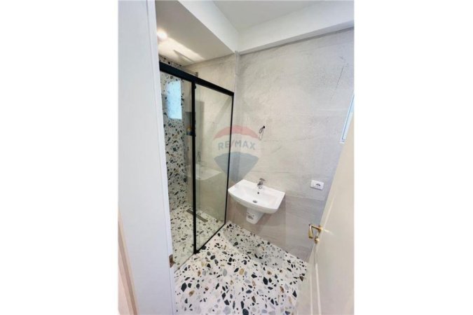 Tirane, jepet me qera apartament 2+1+Aneks+Ballkon Kati 3, 115 m² 900 € (Kompleksi FZ)