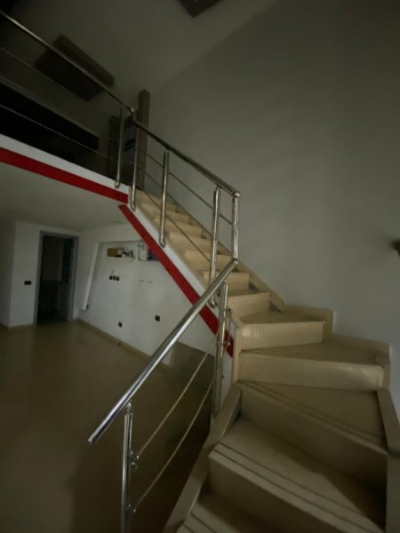 Tirane, jepet me qera dyqan Kati 0, 72 m² 500 € 