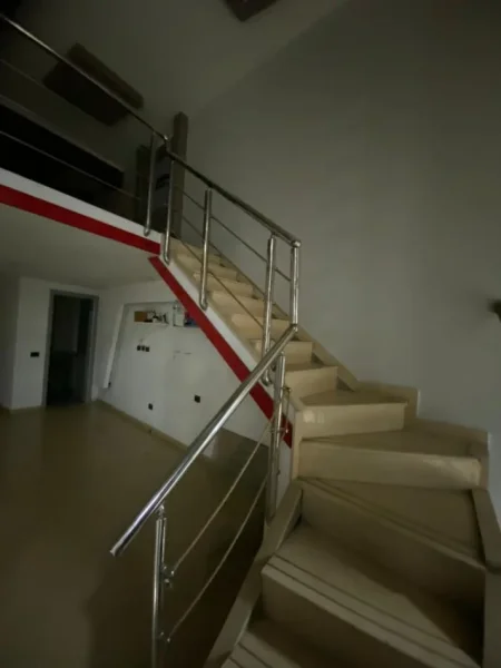 Tirane, jepet me qera dyqan Kati 0, 72 m² 500 € 