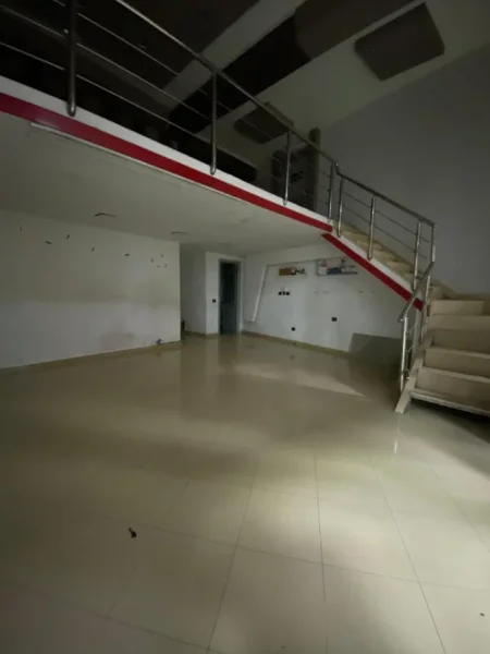 Tirane, jepet me qera dyqan Kati 0, 72 m² 500 € 