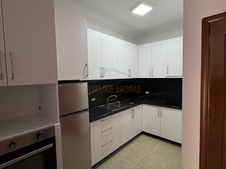 Tirane, jepet me qera apartament 3+1 Kati 4, 115 m² 700 € 