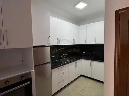 Tirane, jepet me qera apartament 3+1 Kati 4, 115 m² 700 € 
