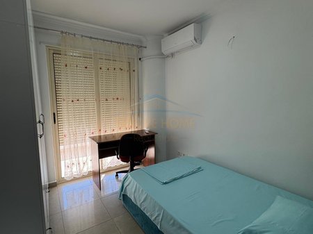 Tirane, jepet me qera apartament 3+1 Kati 4, 115 m² 700 € 
