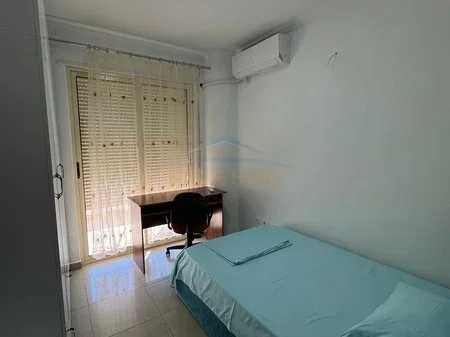 Tirane, jepet me qera apartament 3+1 Kati 4, 115 m² 700 € 