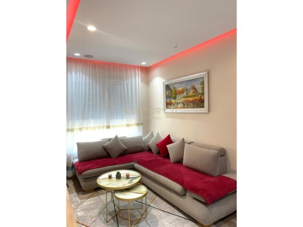 Tirane, jepet me qera apartament 2+1 Kati 3, 96 m² 600 € (Mangalem 21)