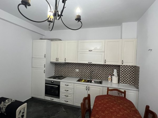 Tirane, jepet me qera apartament 2+1 Kati 6, 85 m² 450 € (Rruga Mikel Maruli)