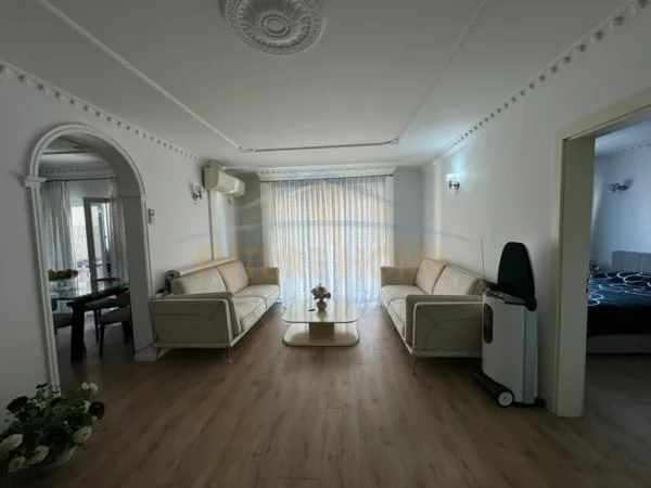 Tirane, shitet apartament 3+1+Ballkon Kati 7, 122 m² 195.000 € (Laprake)