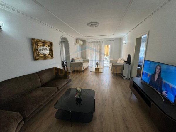 Tirane, shitet apartament 3+1+Ballkon Kati 7, 122 m² 195.000 € (Laprake)
