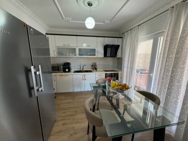 Tirane, shitet apartament 3+1+Ballkon Kati 7, 122 m² 195.000 € (Laprake)