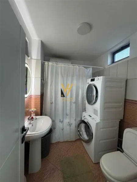 Tirane, jepet me qera apartament 3+1+Ballkon Kati 3, 100 m² 1.050 € (GJYKATA)