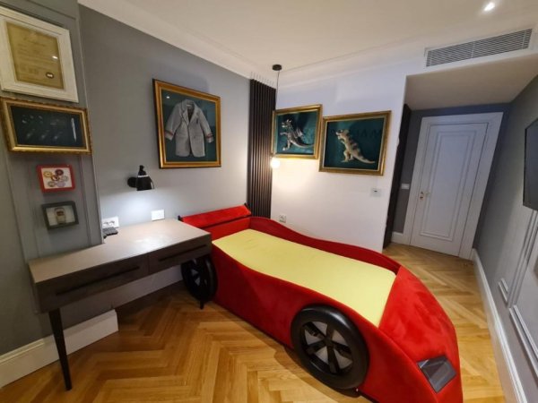 Tirane, shitet apartament 2+1+Ballkon Kati 2, 165 m² (Kopshti Botanik)