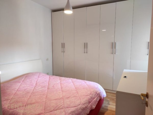 Tirane, jepet me qera apartament 2+1 Kati 7, 102 m² 800 € (PRANE QENDRES)