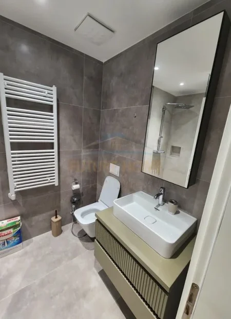 Tirane, jepet me qera apartament 2+1 Kati 5, 105 m² 1.100 € (QUARTUM Residence , Rruga Jordan Misja)