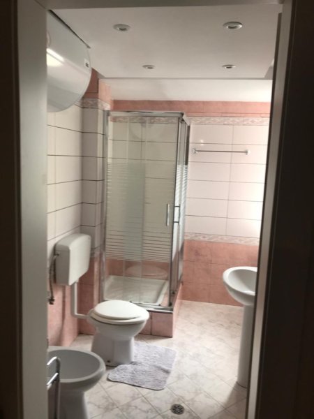 Tirane, jepet me qera apartament 3+1 Kati 6, 124 m² 1.100 € (Piazza, Qendër)