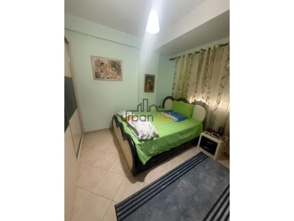 Tirane, jepet me qera apartament 1+1 Kati 5, 80 m² 700 € (Komuna Parisit)