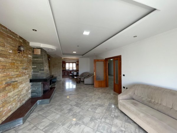 Tirane, jepet me qera shtepi 3+1+Ballkon Kati 2, 150 m² 750 € (Rruga Mihal Grameno)