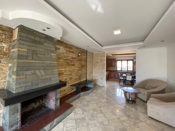 Tirane, jepet me qera shtepi 3+1+Ballkon Kati 2, 150 m² 750 € (Rruga Mihal Grameno)