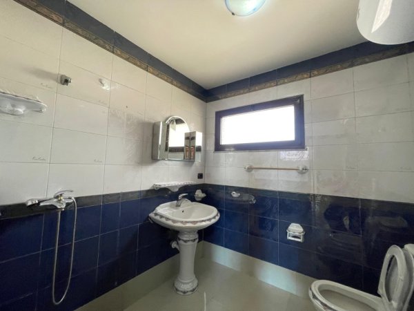 Tirane, jepet me qera shtepi 3+1+Ballkon Kati 2, 150 m² 750 € (Rruga Mihal Grameno)