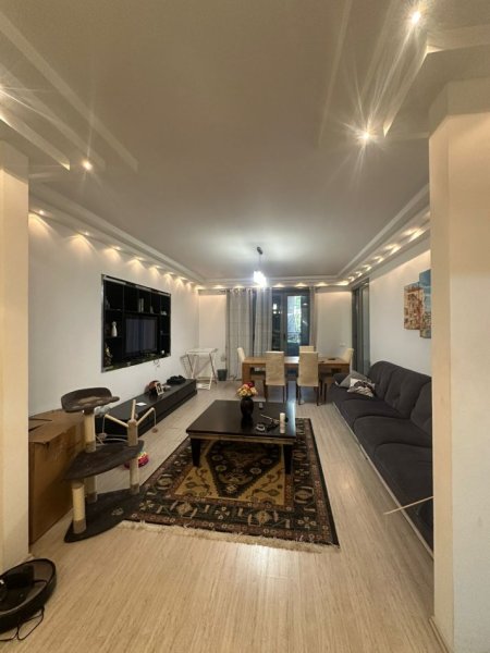 Ambient me Qira për Zyra – Rruga Fortuzi (Rruga Fortuzi)