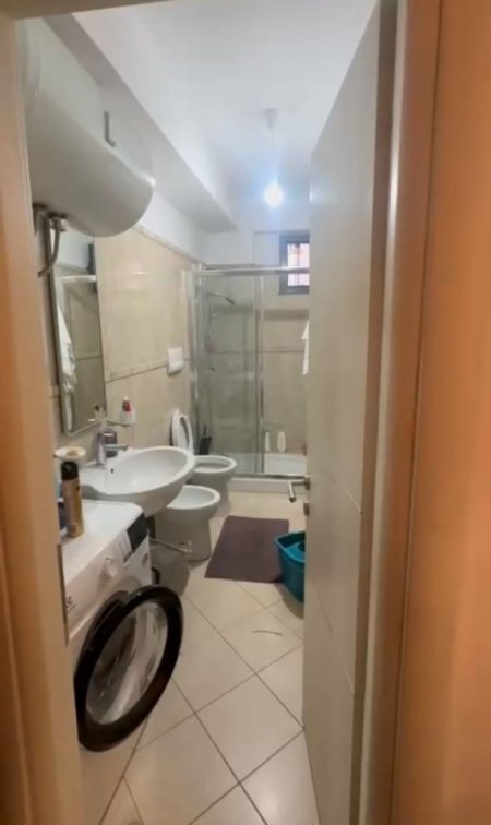 Ambient me Qira për Zyra – Rruga Fortuzi (Rruga Fortuzi)