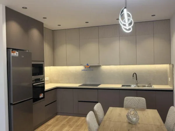 Tirane, jepet me qera apartament 2+1+Ballkon Kati 7, 86 m² 650 € (5 maji)