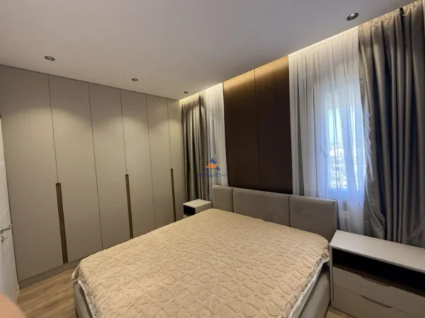 Tirane, jepet me qera apartament 2+1+Ballkon Kati 7, 86 m² 650 € (5 maji)