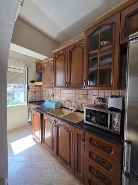 Tirane, jepet me qera apartament 2+1+Ballkon Kati 3, 95 m² 600 € (Rruga e Elbasanit)