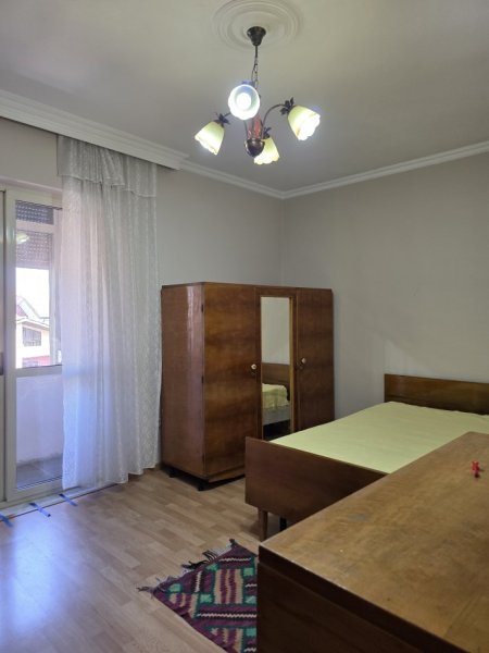 Tirane, jepet me qera apartament 2+1+Ballkon Kati 3, 95 m² 600 € (Rruga e Elbasanit)