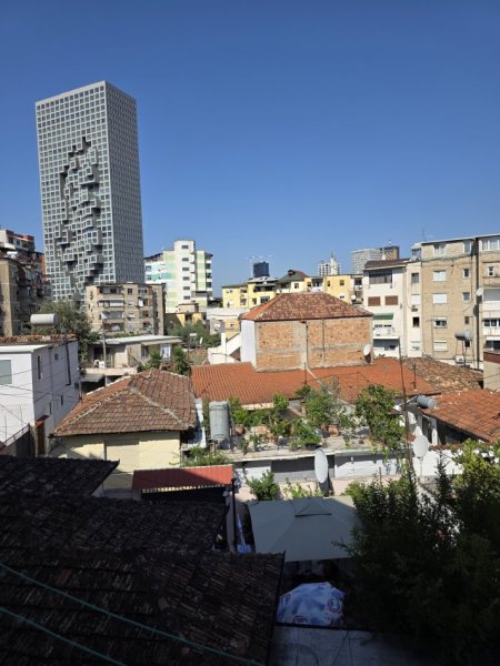 Tirane, jepet me qera apartament 2+1+Ballkon Kati 3, 95 m² 600 € (Rruga e Elbasanit)