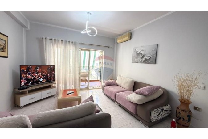 Tirane, jepet me qera apartament 3+1+Aneks Kati 3, 138 m² 700 € (Rruga Muhamet Gjollesha)