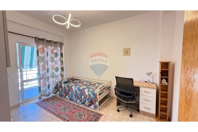 Tirane, jepet me qera apartament 3+1+Aneks Kati 3, 138 m² 700 € (Rruga Muhamet Gjollesha)