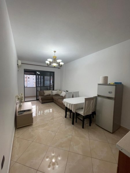 Tirane, jepet me qera apartament 2+1 Kati 4, 90 m² 450 € (Vila L perballe Pasticeri Nela)