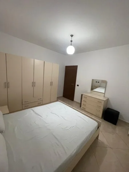 Tirane, jepet me qera apartament 2+1 Kati 4, 90 m² 450 € (Vila L perballe Pasticeri Nela)
