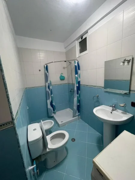 Tirane, jepet me qera apartament 2+1 Kati 4, 90 m² 450 € (Vila L perballe Pasticeri Nela)