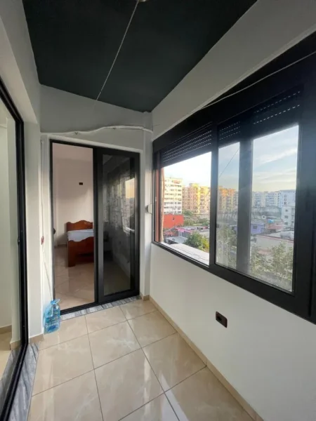 Tirane, jepet me qera apartament 2+1 Kati 4, 90 m² 450 € (Vila L perballe Pasticeri Nela)
