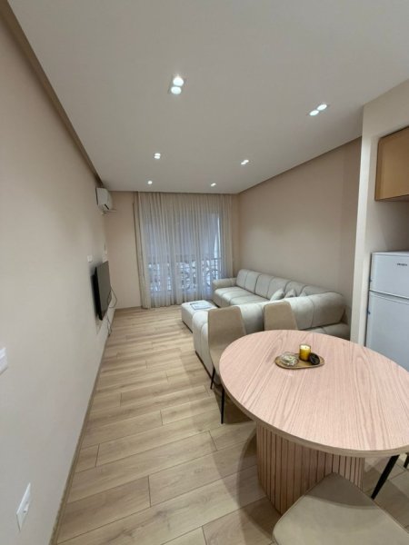 Tirane, jepet me qera apartament 2+1 Kati 4, 140 m² 900 € 