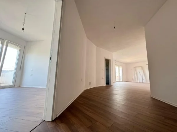 Tirane, shitet apartament 2+1 , 134 m² 150.000 € (xhamia)