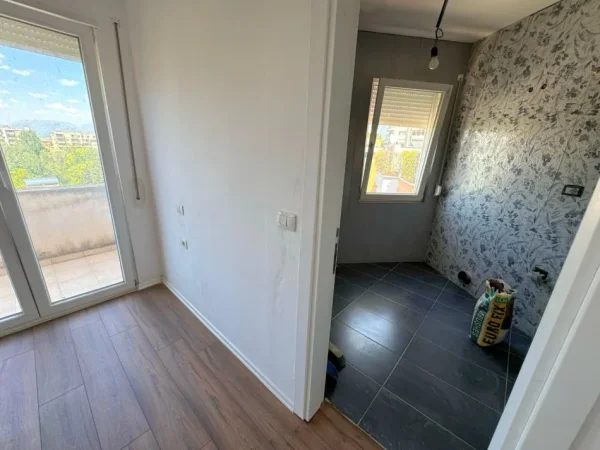 Tirane, shitet apartament 2+1 , 134 m² 150.000 € (xhamia)