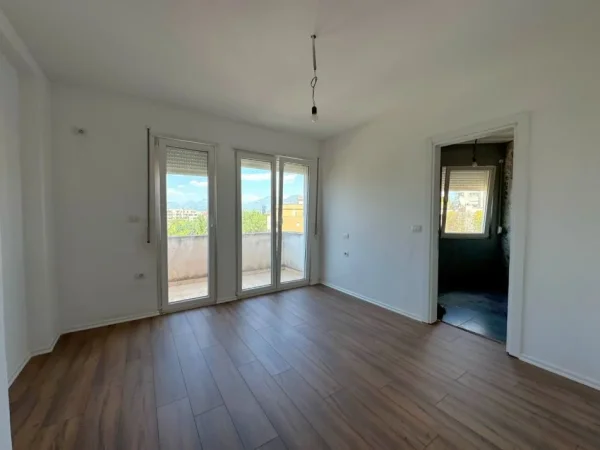 Tirane, shitet apartament 2+1 , 134 m² 150.000 € (xhamia)