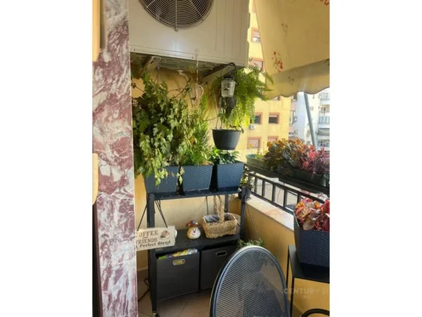 Tirane, jepet me qera apartament 2+1 Kati 3, 120 m² 1.200 € 