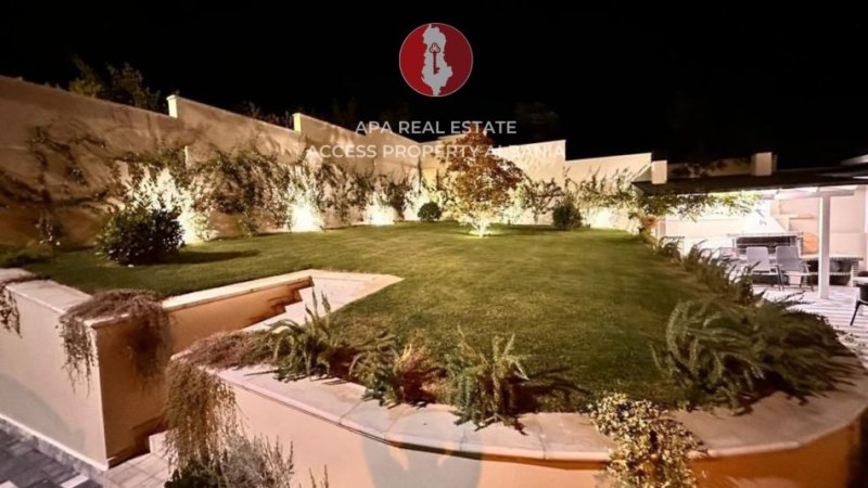 Tirane, jepet me qera Vile 4+1+Aneks+Ballkon Kati 0, 190 m² (Mullet)