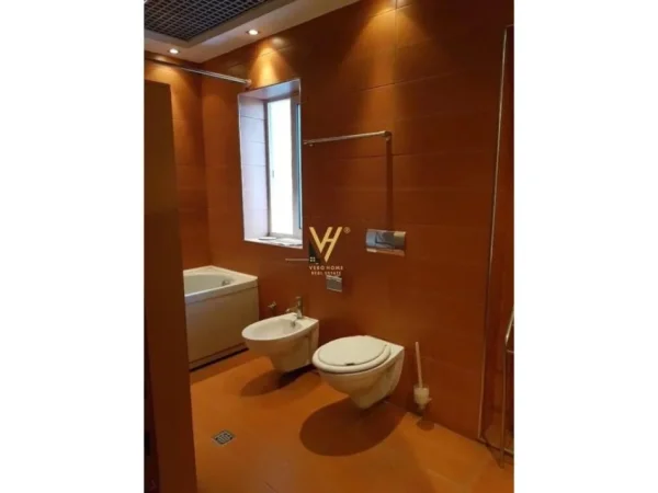 Tirane, jepet me qera Vile 3 Katshe Kati 0, 410 m² 2.500 € (BLLOKU I VILAVE)